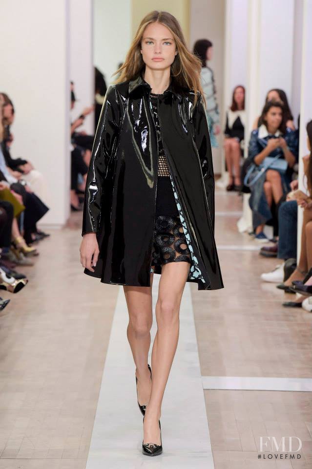 Anna Mila Guyenz featured in  the Emanuel Ungaro fashion show for Spring/Summer 2016