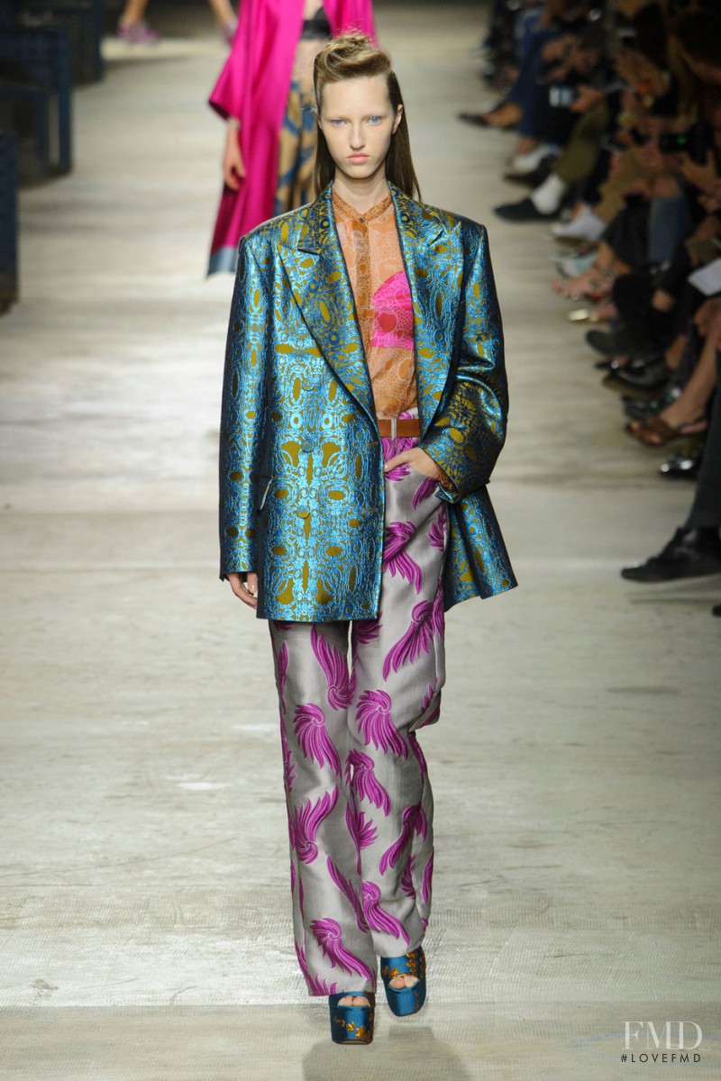 Liza Ostanina featured in  the Dries van Noten fashion show for Spring/Summer 2016