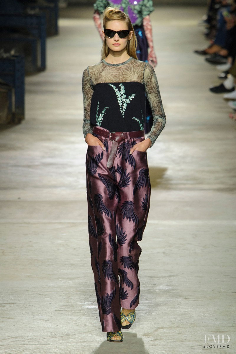 Sanne Vloet featured in  the Dries van Noten fashion show for Spring/Summer 2016