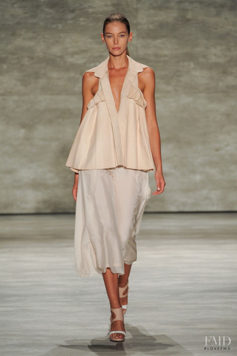 Iryna Lysogor featured in  the Son Jung Wan fashion show for Spring/Summer 2015