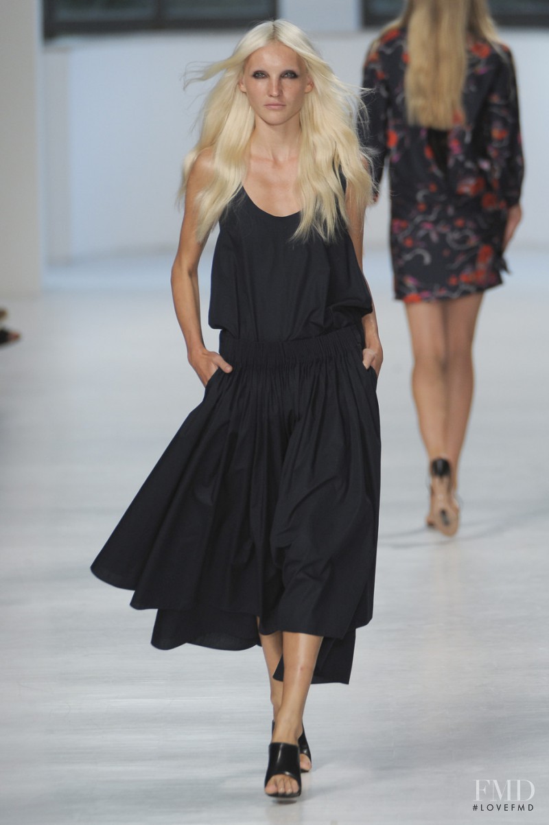 Nastia Shershen featured in  the N° 21 fashion show for Spring/Summer 2011