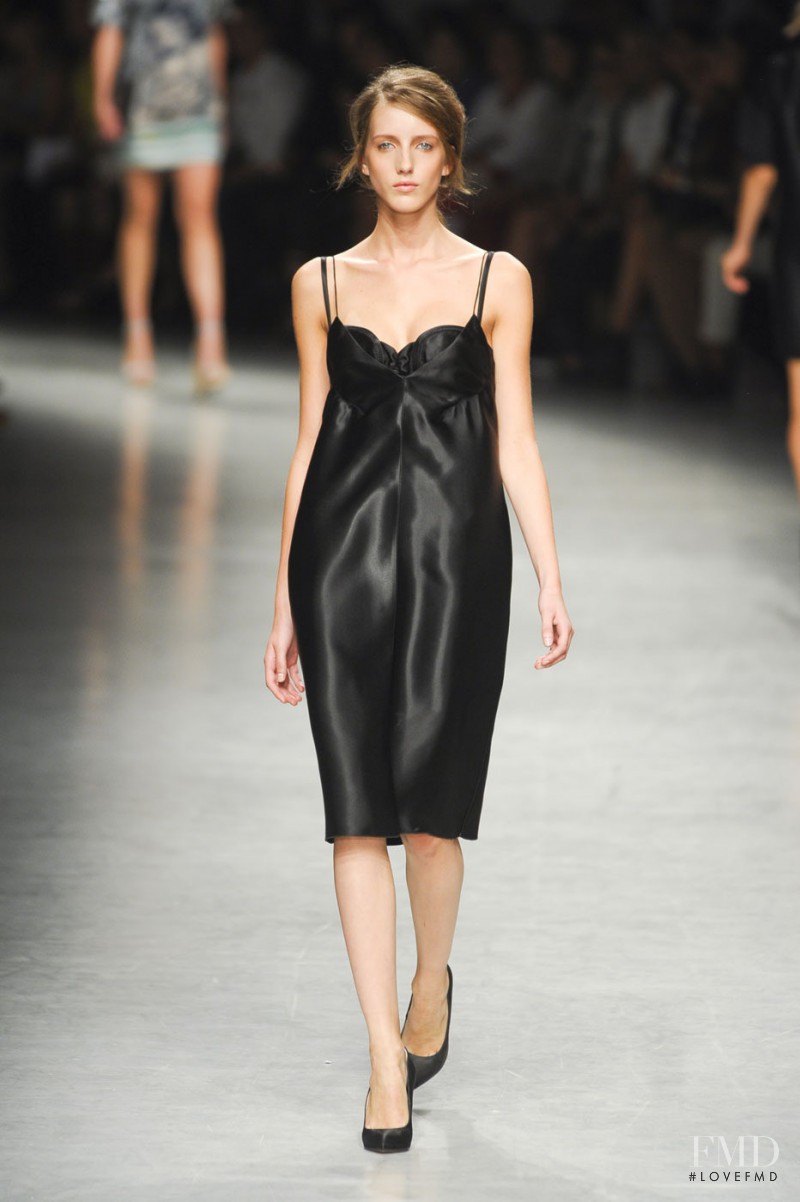 Iris Egbers featured in  the N° 21 fashion show for Spring/Summer 2012