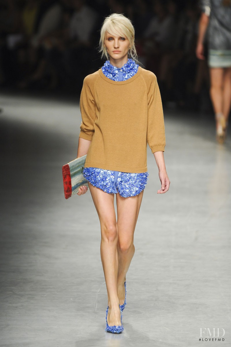 Nastia Shershen featured in  the N° 21 fashion show for Spring/Summer 2012