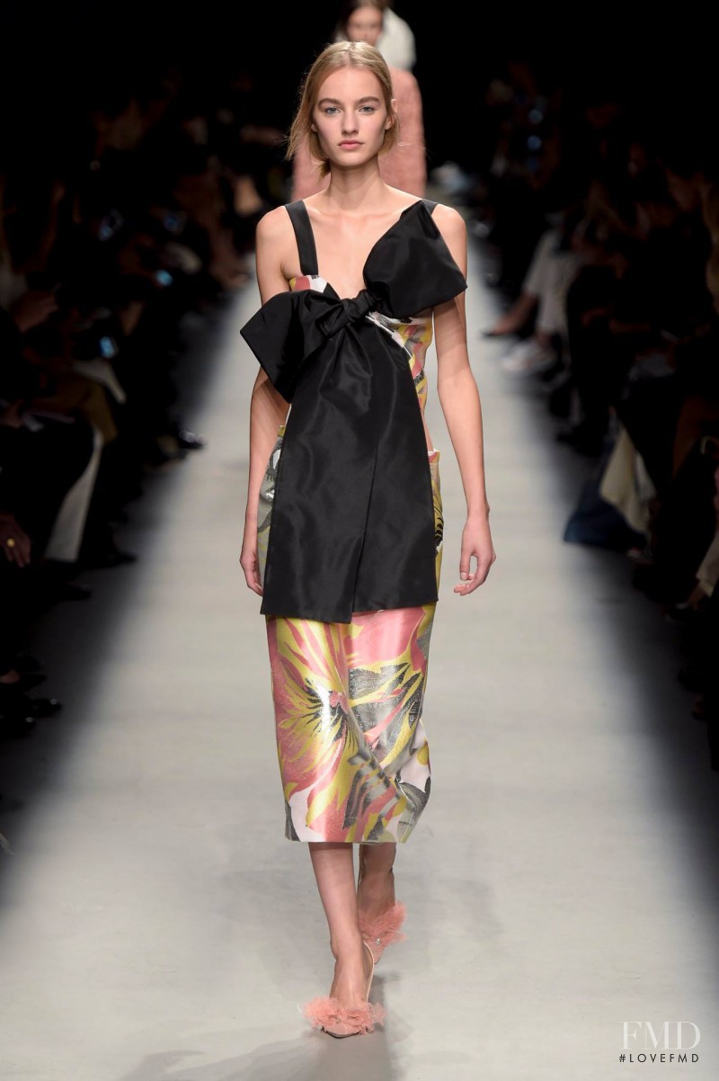 Maartje Verhoef featured in  the Rochas fashion show for Spring/Summer 2016