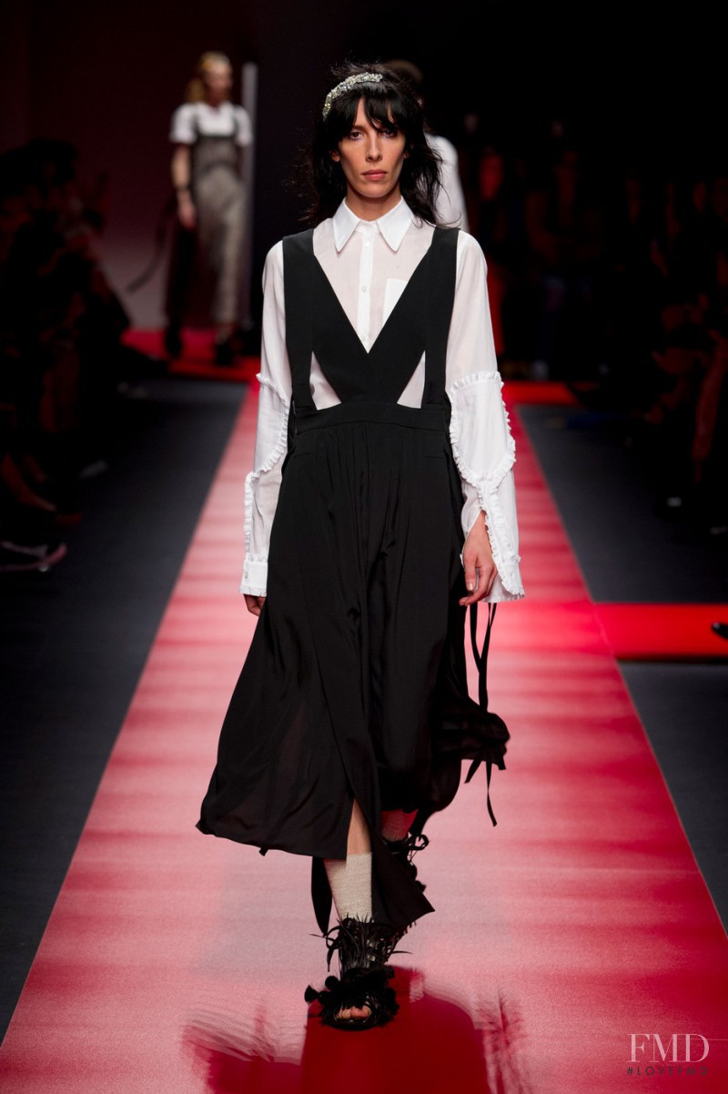 Jamie Bochert featured in  the N° 21 fashion show for Spring/Summer 2016