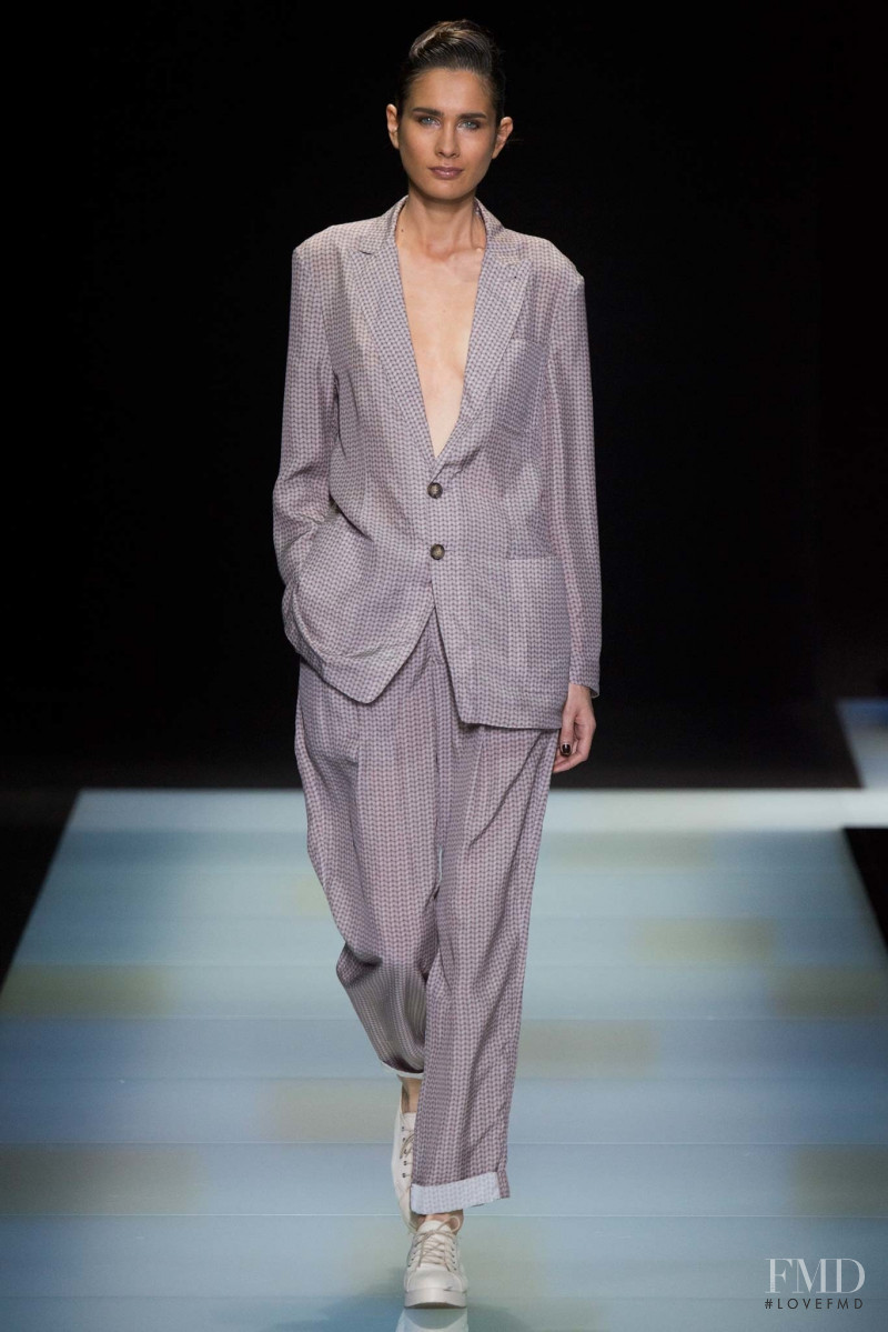 Tonia Molyavko featured in  the Giorgio Armani fashion show for Spring/Summer 2016