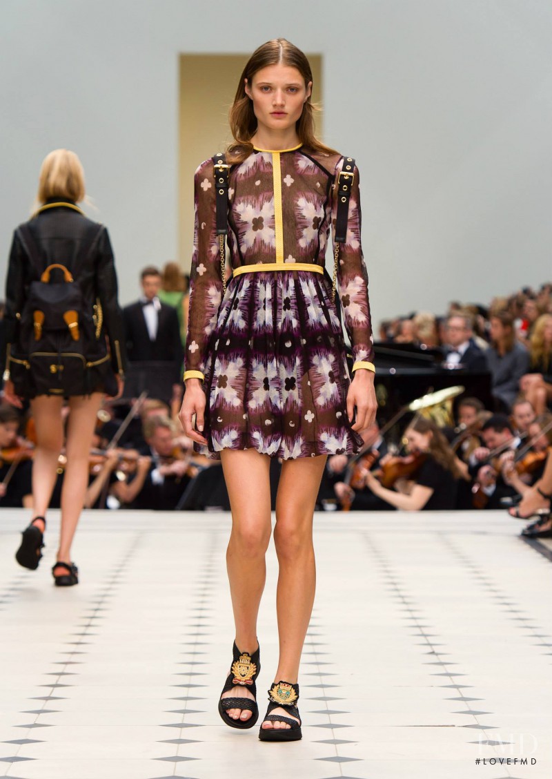 Olivia Jansing featured in  the Burberry Prorsum fashion show for Spring/Summer 2016