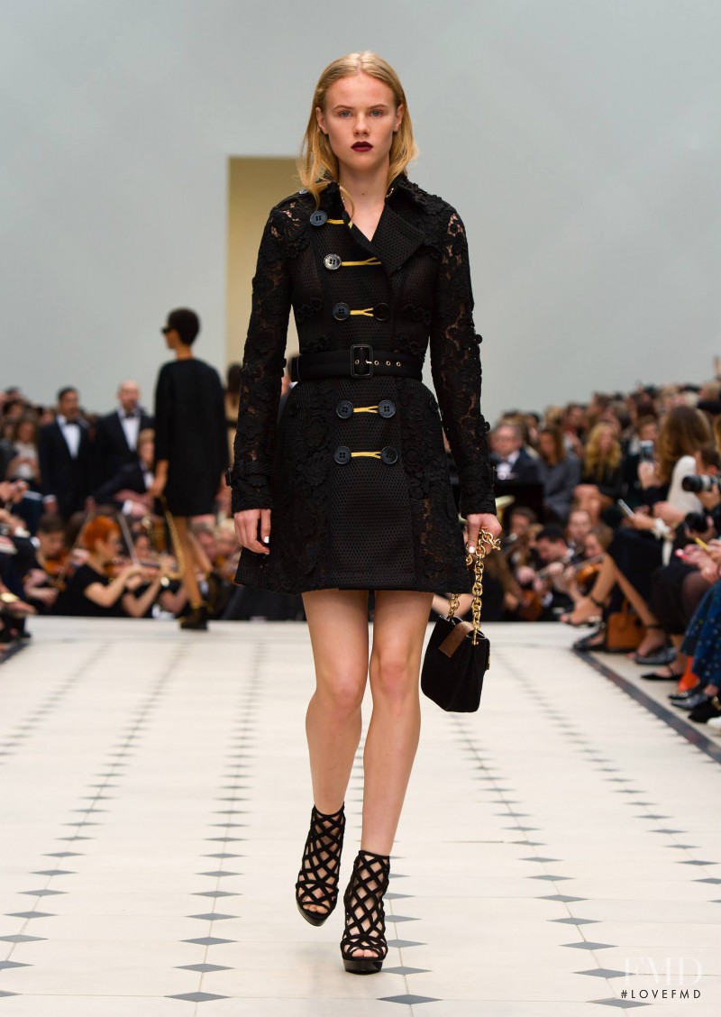 Elisabeth Faber featured in  the Burberry Prorsum fashion show for Spring/Summer 2016
