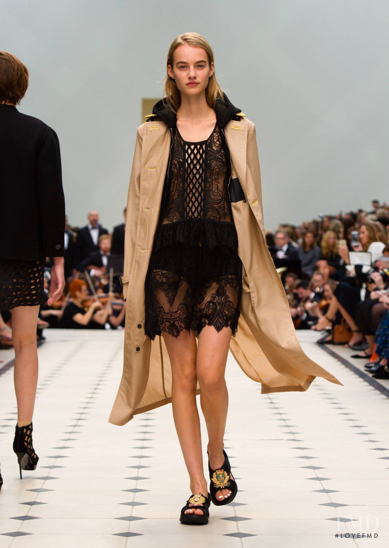 Maartje Verhoef featured in  the Burberry Prorsum fashion show for Spring/Summer 2016