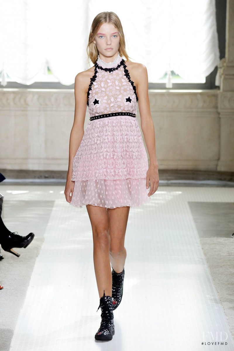 Roos Abels featured in  the Giamba fashion show for Spring/Summer 2016