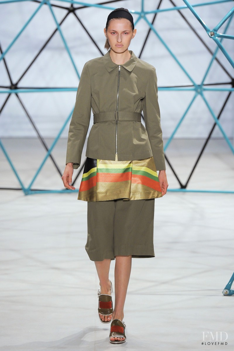 Zoe Huxford featured in  the SUNO fashion show for Spring/Summer 2016