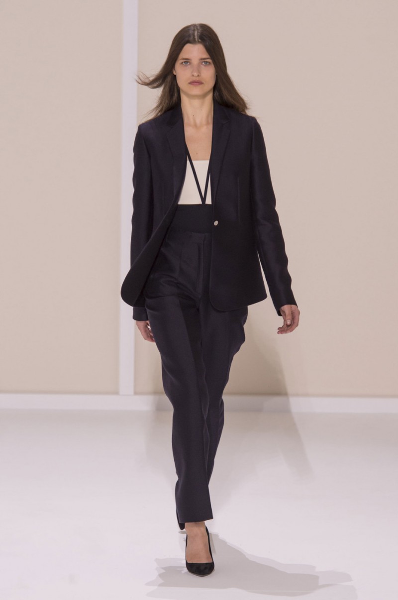 Julia van Os featured in  the Hermès fashion show for Spring/Summer 2016