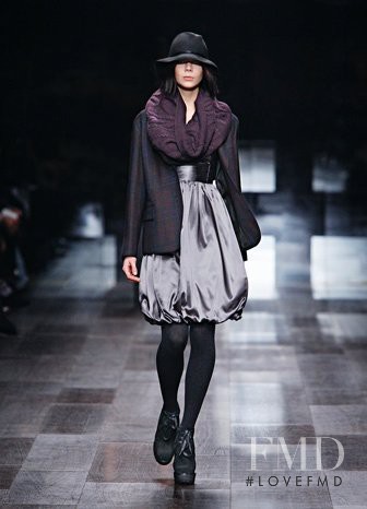 Kinga Rajzak featured in  the Burberry Prorsum fashion show for Autumn/Winter 2009