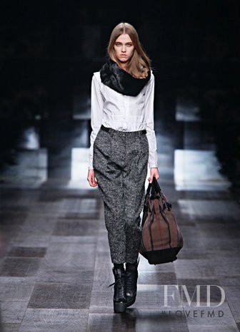 Madisyn Ritland featured in  the Burberry Prorsum fashion show for Autumn/Winter 2009