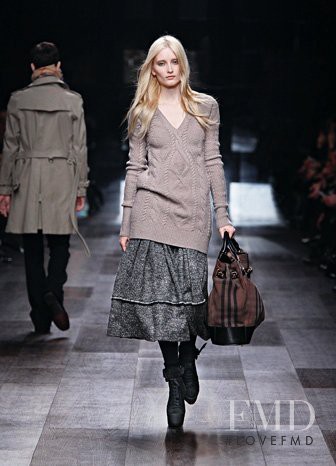 Iekeliene Stange featured in  the Burberry Prorsum fashion show for Autumn/Winter 2009