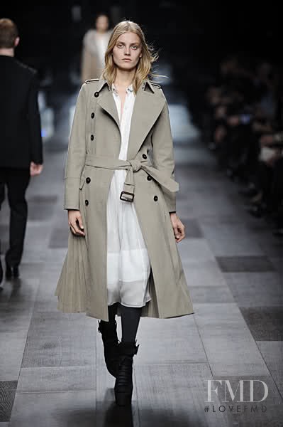 Anna Maria Jagodzinska featured in  the Burberry Prorsum fashion show for Autumn/Winter 2009