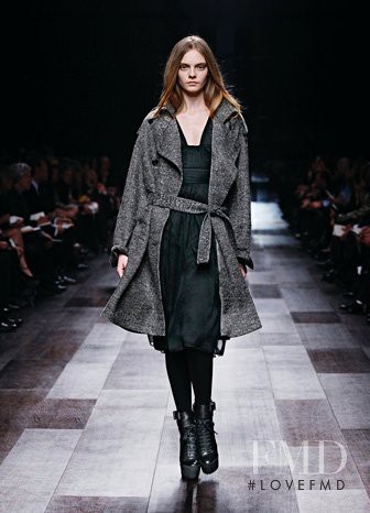 Nimuë Smit featured in  the Burberry Prorsum fashion show for Autumn/Winter 2009