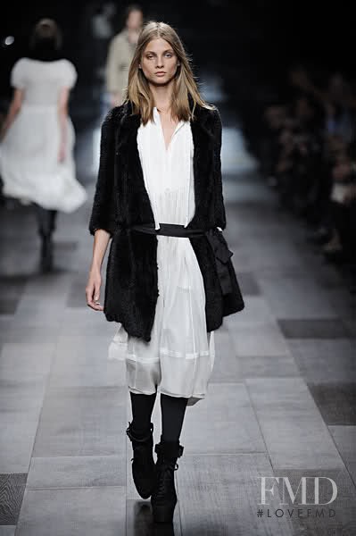 Anna Selezneva featured in  the Burberry Prorsum fashion show for Autumn/Winter 2009