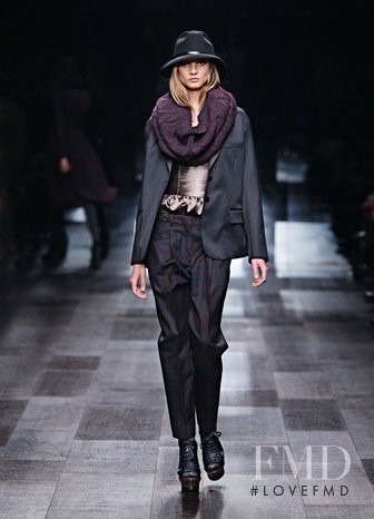 Anna Selezneva featured in  the Burberry Prorsum fashion show for Autumn/Winter 2009