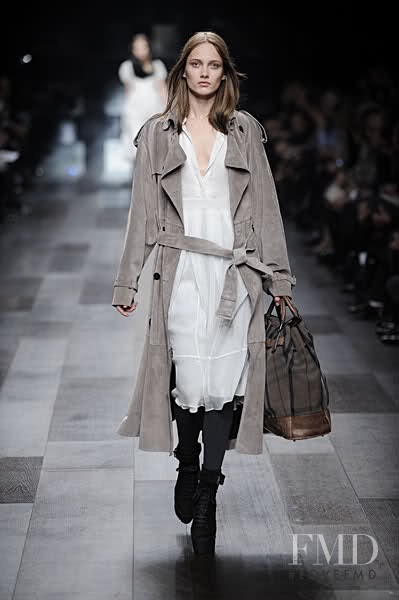 Karmen Pedaru featured in  the Burberry Prorsum fashion show for Autumn/Winter 2009