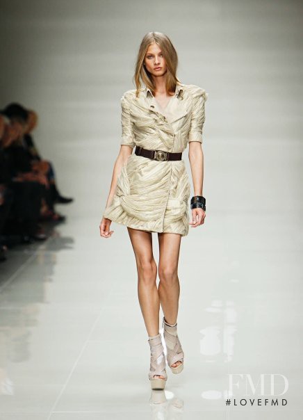Anna Selezneva featured in  the Burberry Prorsum fashion show for Spring/Summer 2010