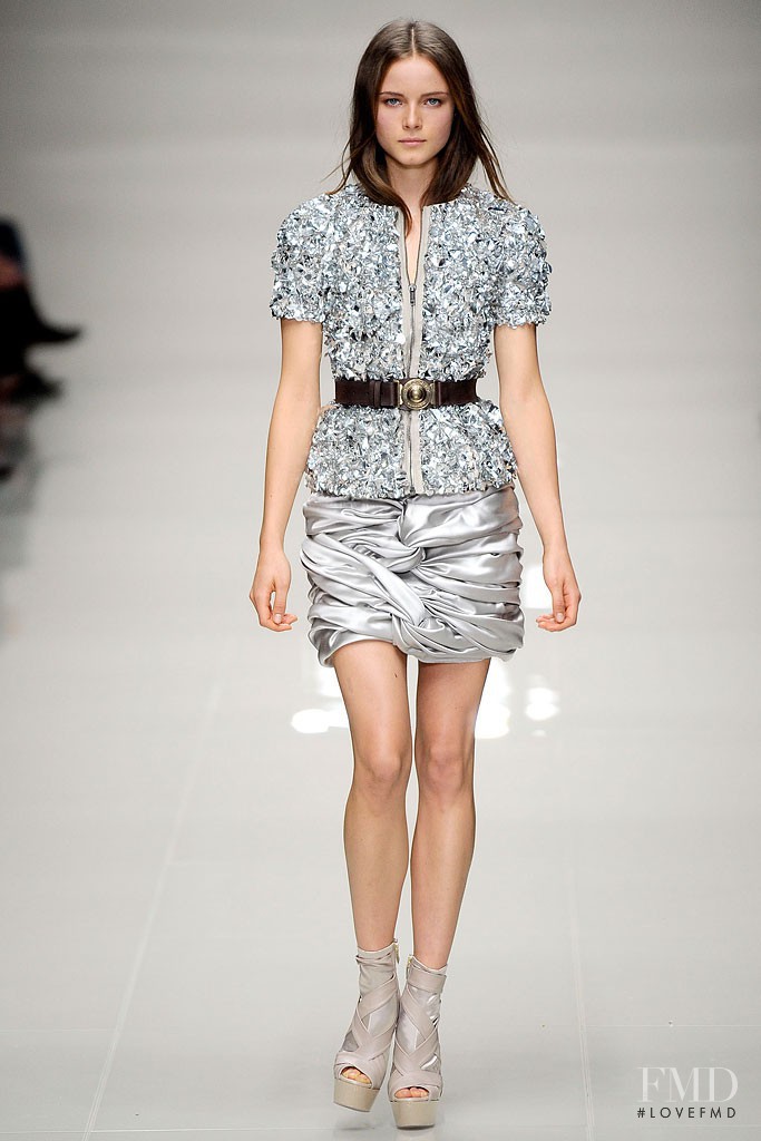 Anna de Rijk featured in  the Burberry Prorsum fashion show for Spring/Summer 2010