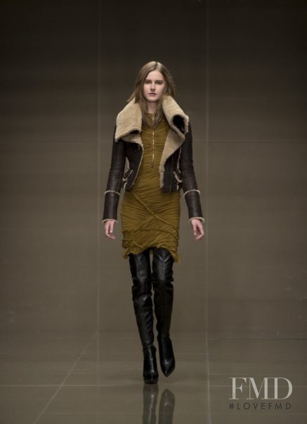 Lisanne de Jong featured in  the Burberry Prorsum fashion show for Autumn/Winter 2010