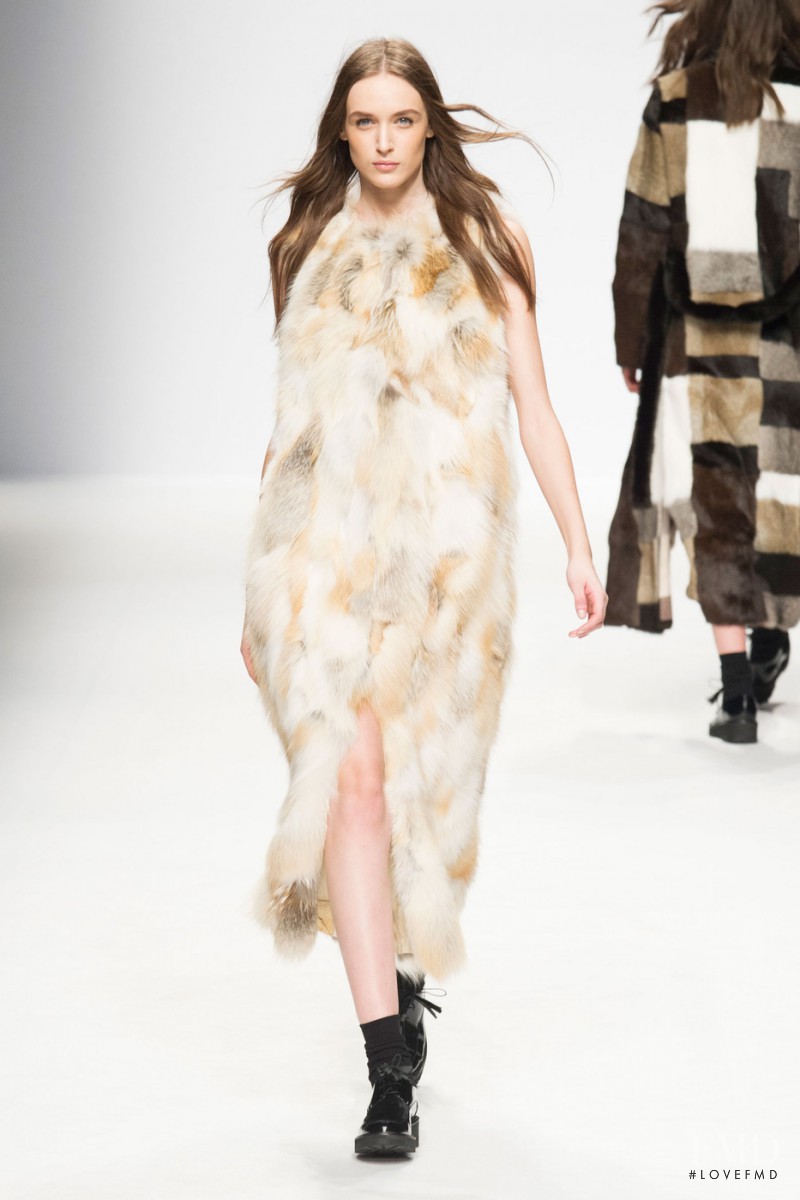 Stasha Yatchuk featured in  the Simonetta Ravizza fashion show for Autumn/Winter 2015