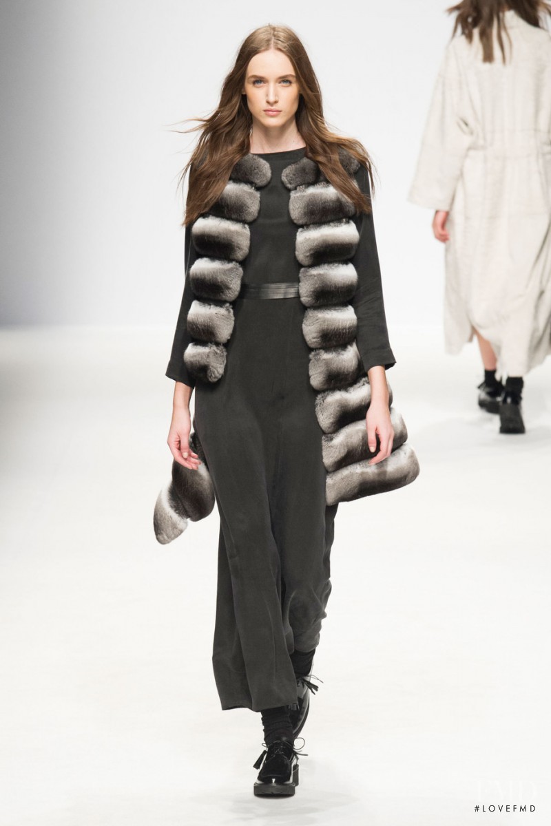 Stasha Yatchuk featured in  the Simonetta Ravizza fashion show for Autumn/Winter 2015