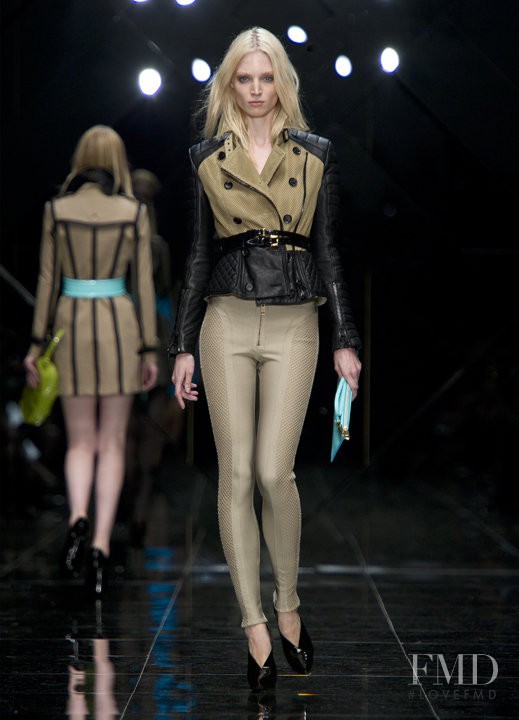 Melissa Tammerijn featured in  the Burberry Prorsum fashion show for Spring/Summer 2011