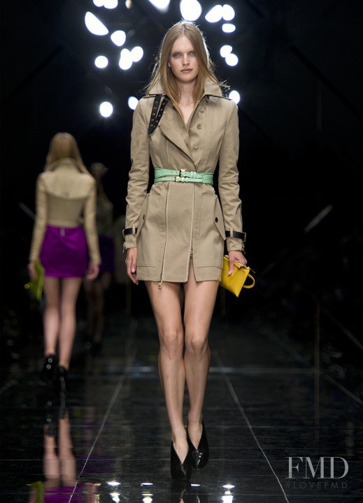 Mirte Maas featured in  the Burberry Prorsum fashion show for Spring/Summer 2011