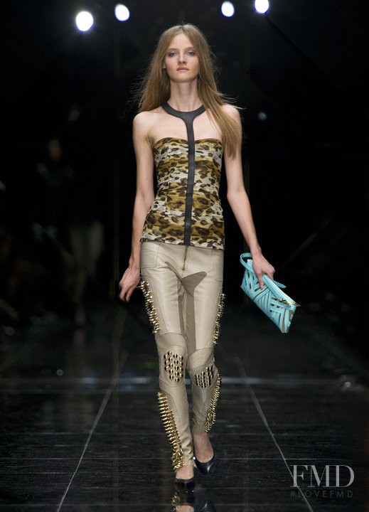 Amanda Norgaard featured in  the Burberry Prorsum fashion show for Spring/Summer 2011