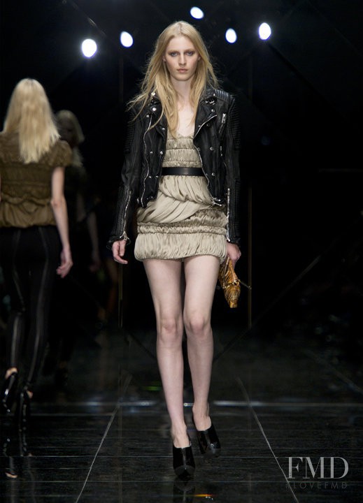 Julia Nobis featured in  the Burberry Prorsum fashion show for Spring/Summer 2011