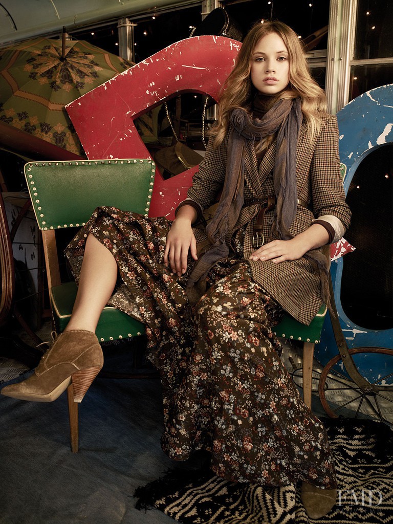Makenzie Leigh featured in  the Pull & Bear advertisement for Autumn/Winter 2010