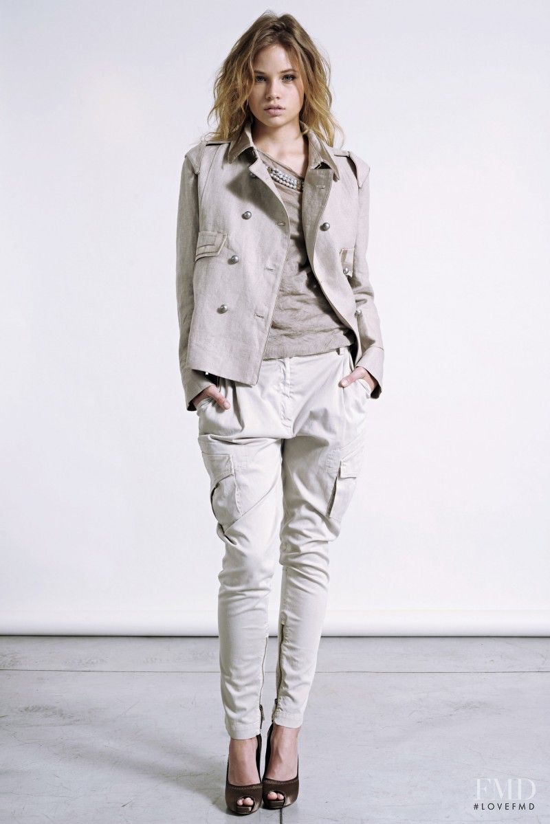 Makenzie Leigh featured in  the Ermanno Scervino lookbook for Resort 2011