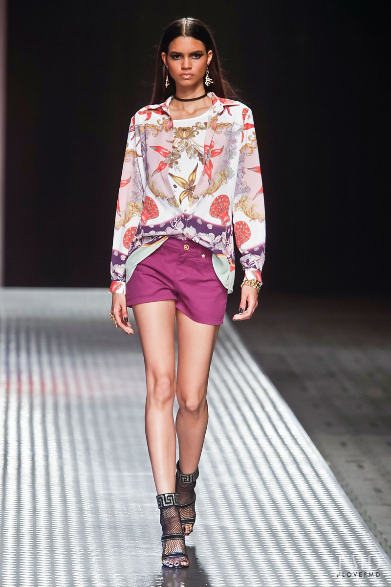 Hanne Linhares featured in  the Riachuelo fashion show for Autumn/Winter 2015