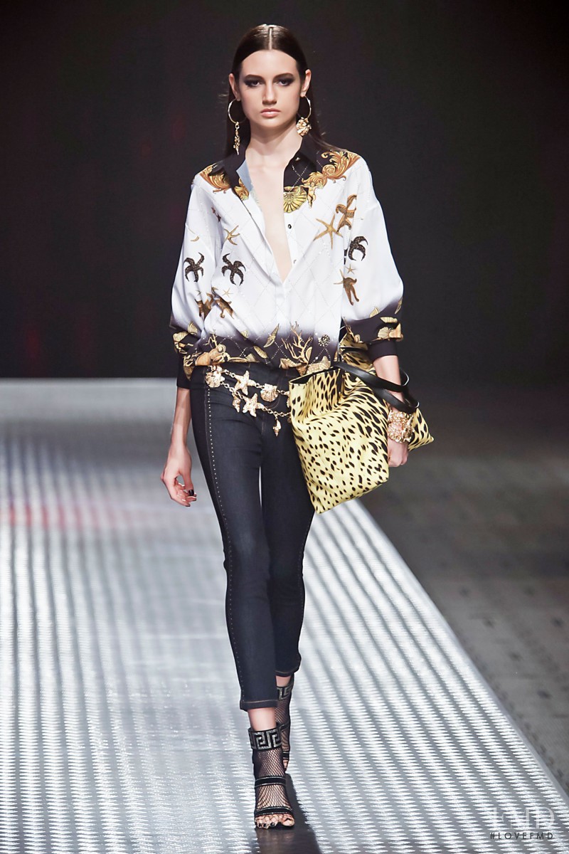Bruna Ludtke featured in  the Riachuelo fashion show for Autumn/Winter 2015