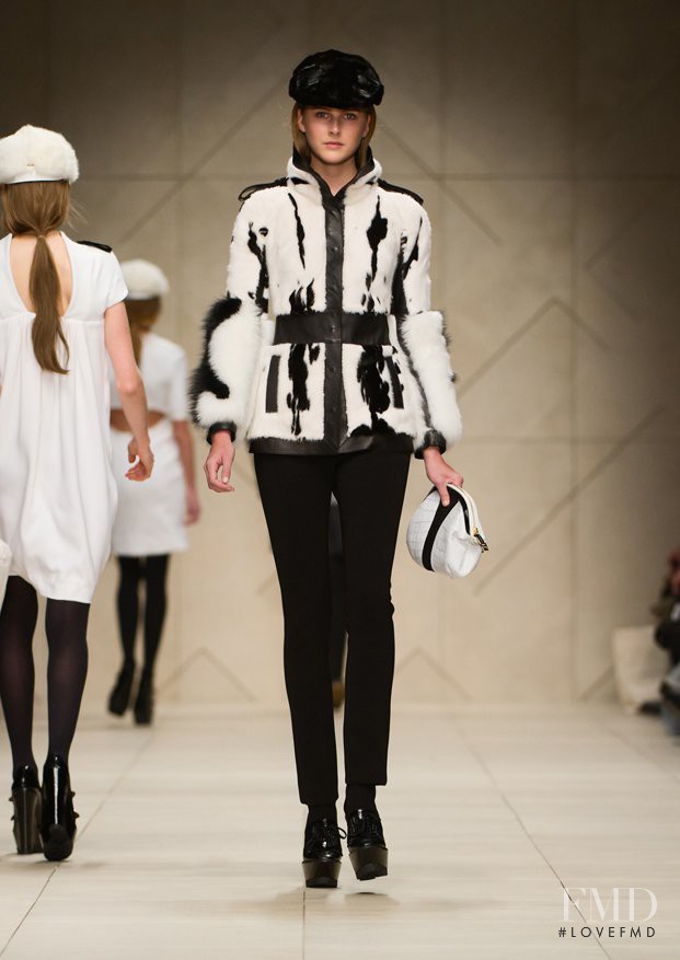 Lisanne de Jong featured in  the Burberry Prorsum fashion show for Autumn/Winter 2011