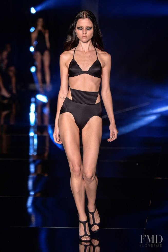 Isis Bataglia featured in  the Adriana Degreas fashion show for Spring/Summer 2016
