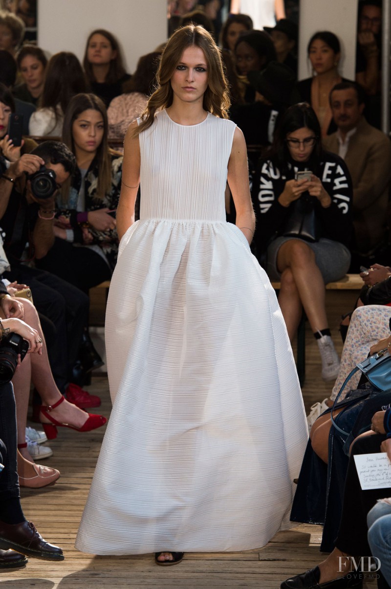 Emma  Oak featured in  the Maison Rabih Kayrouz fashion show for Spring/Summer 2016