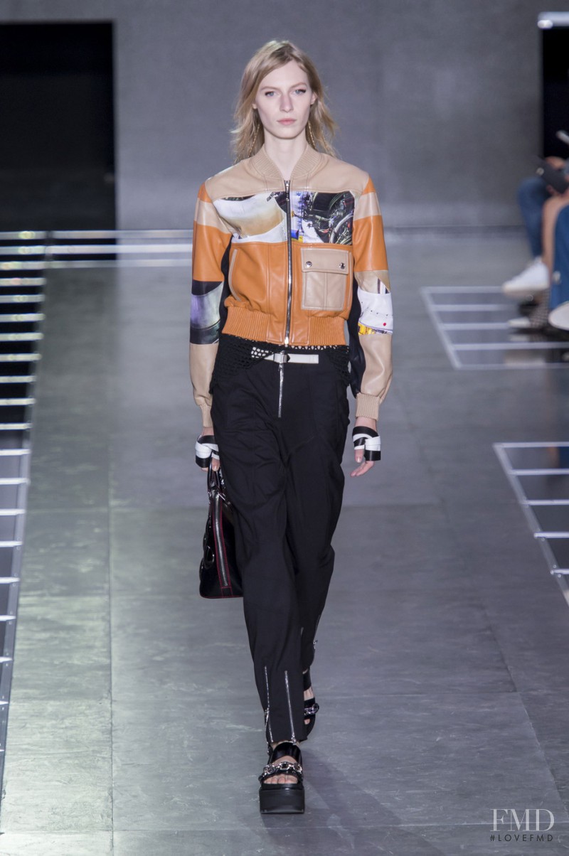 Louis Vuitton fashion show for Spring/Summer 2016