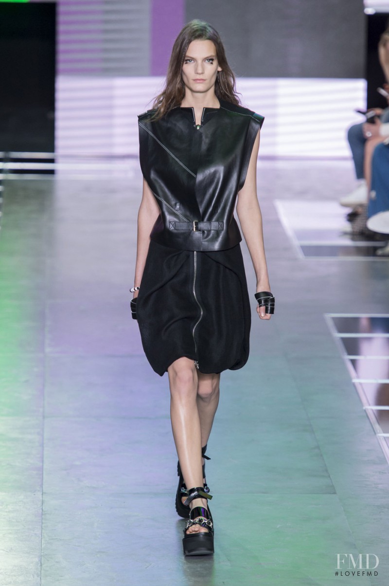 Louis Vuitton fashion show for Spring/Summer 2016
