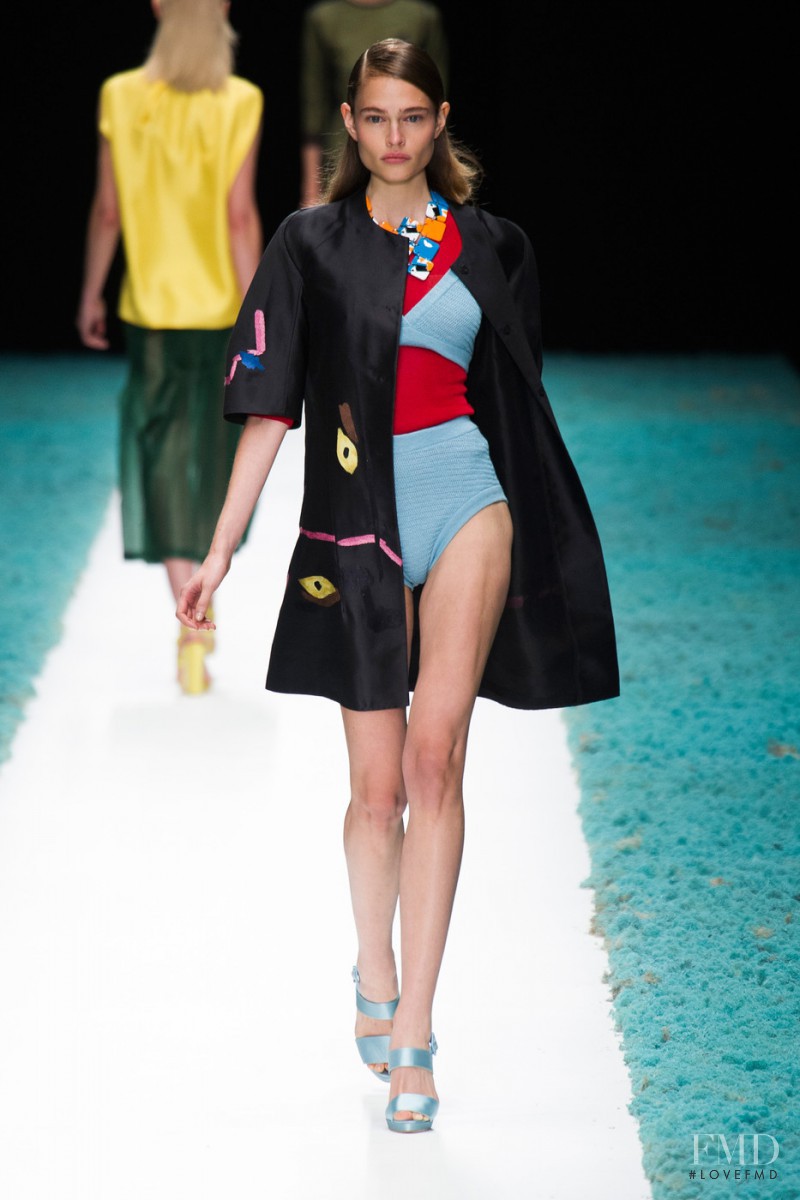 Megane Pareto featured in  the Shiatzy Chen fashion show for Spring/Summer 2015