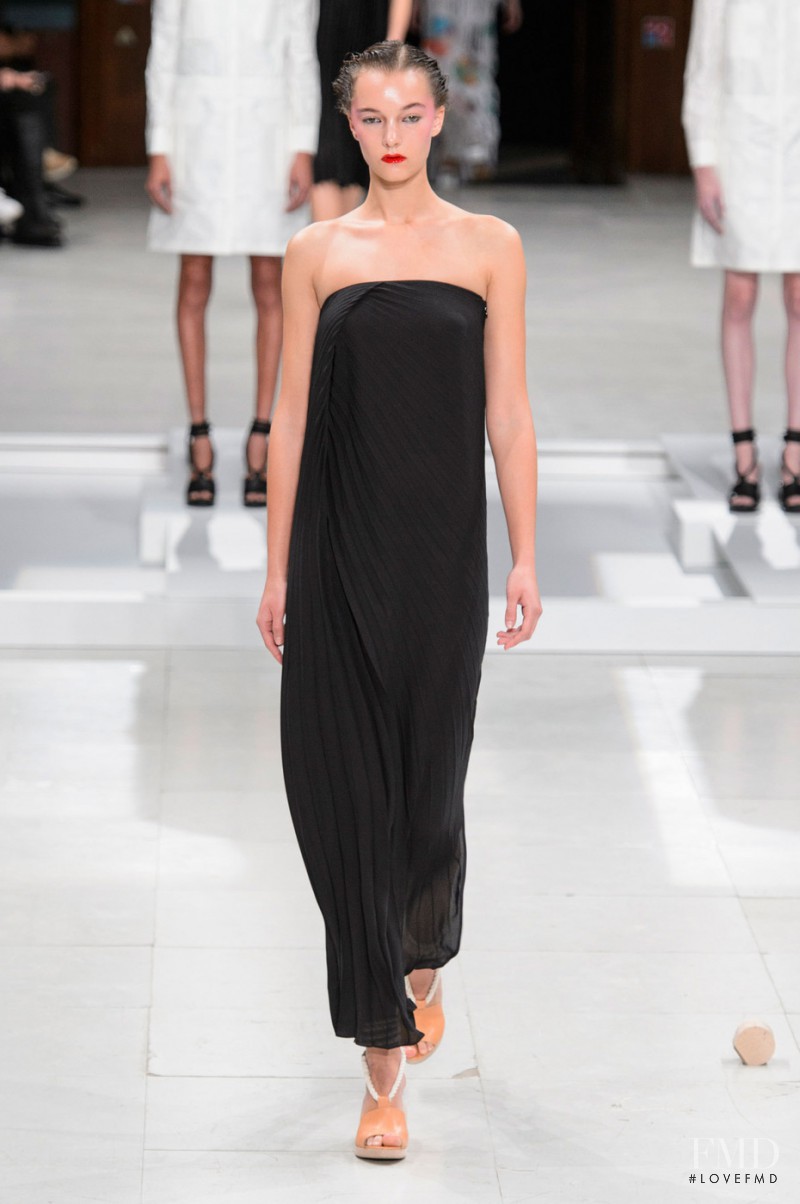 Irina Liss featured in  the Hussein Chalayan fashion show for Spring/Summer 2016