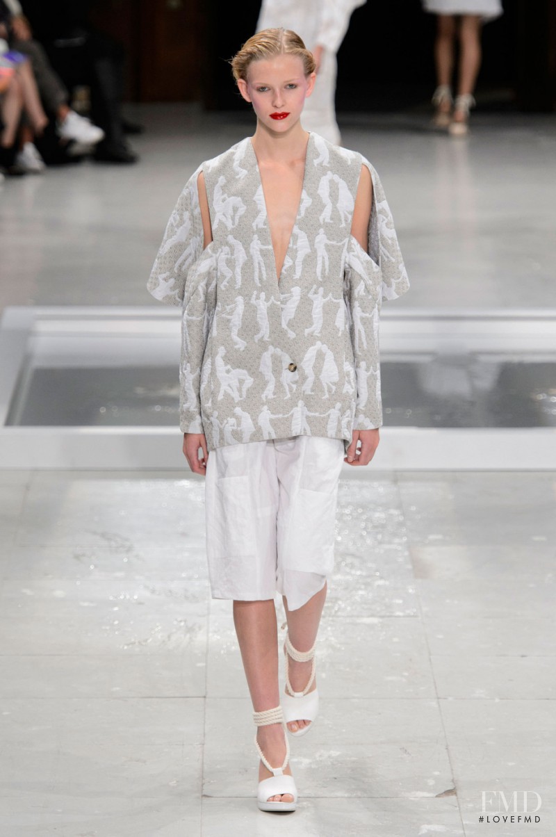 Hussein Chalayan fashion show for Spring/Summer 2016