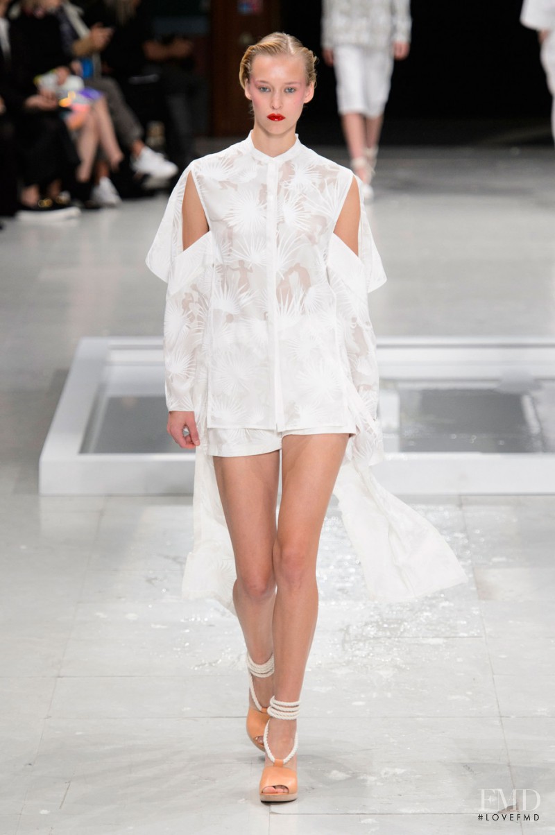 Hussein Chalayan fashion show for Spring/Summer 2016