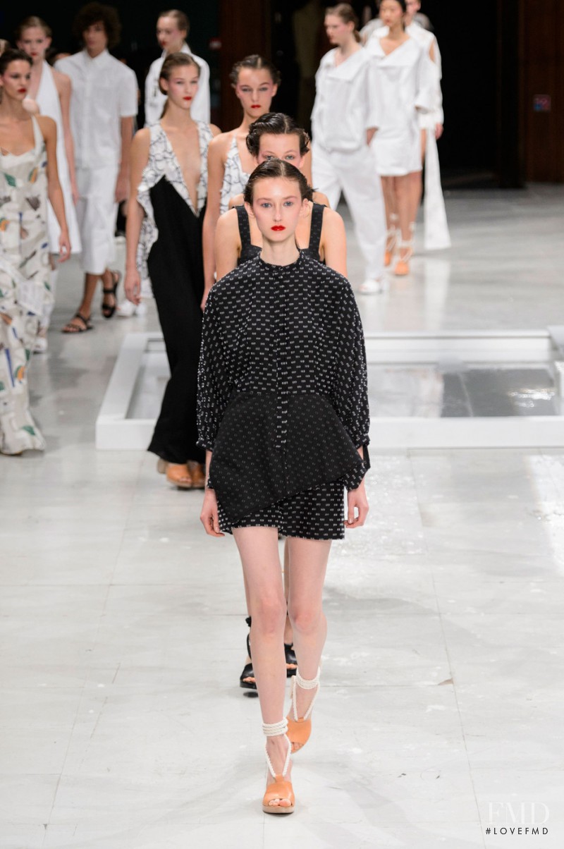 Hussein Chalayan fashion show for Spring/Summer 2016