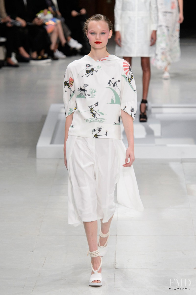 Hussein Chalayan fashion show for Spring/Summer 2016