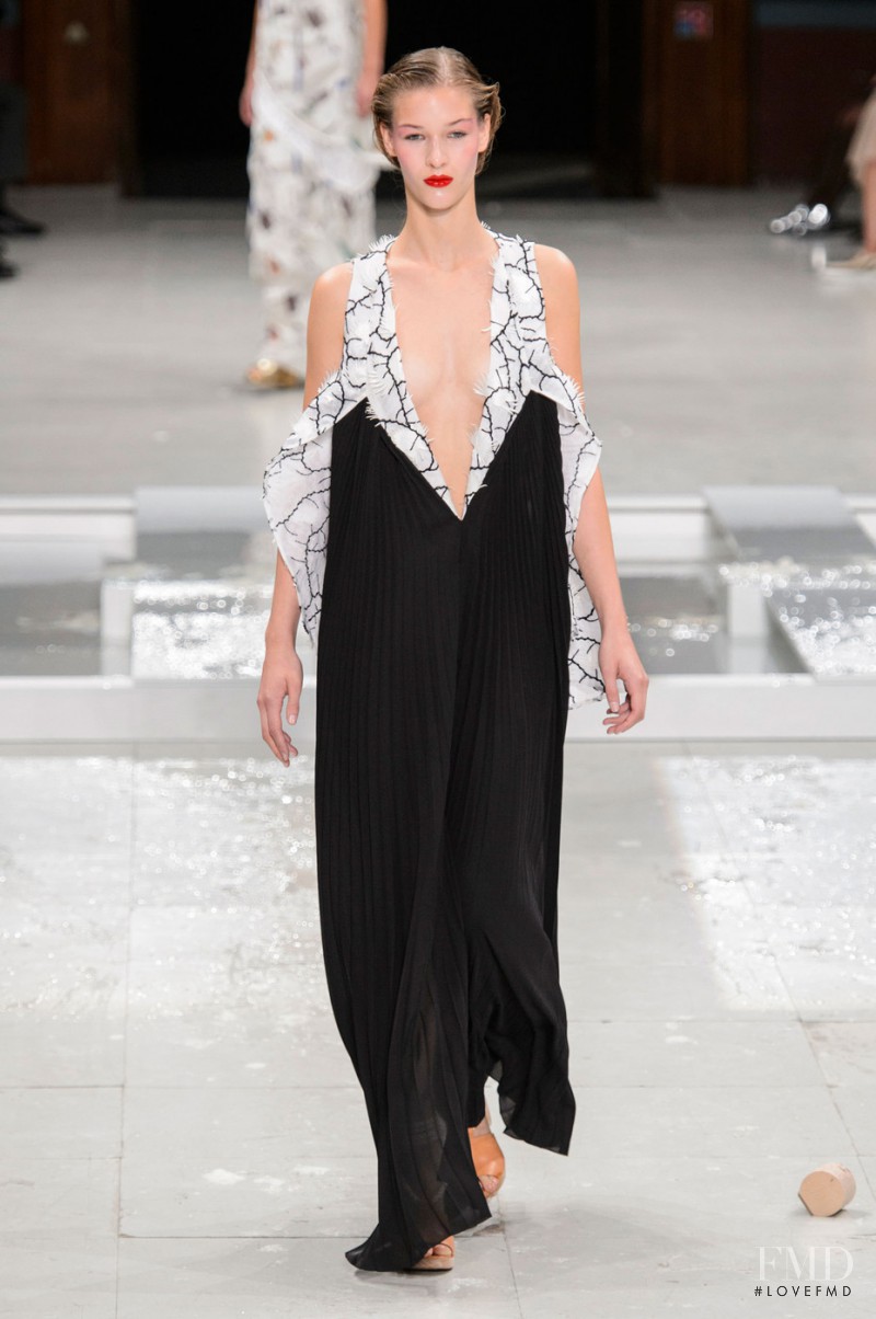 Hussein Chalayan fashion show for Spring/Summer 2016