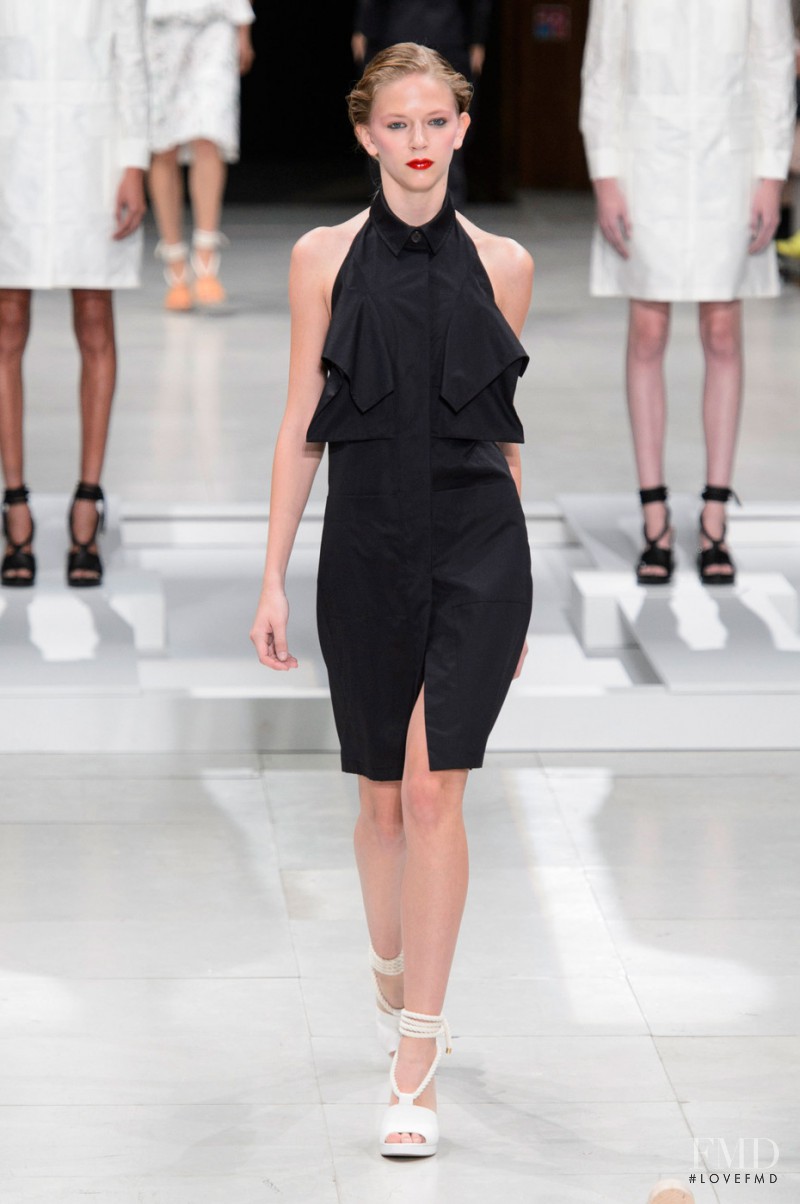 Hussein Chalayan fashion show for Spring/Summer 2016